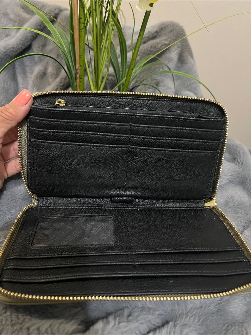 Steve Madden Green Wristlet / Wallet with Detachable Strap NWOT retail$48 - Picture 5 of 6